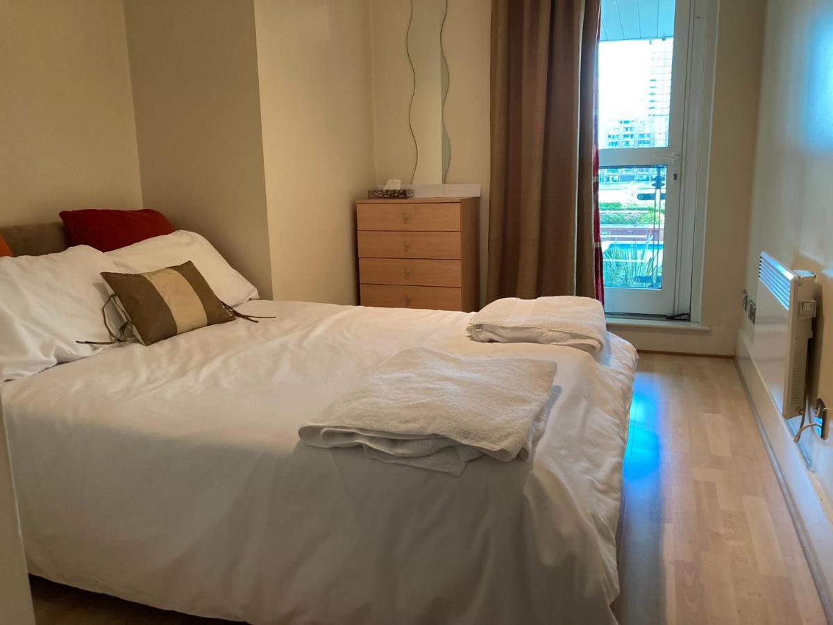 St George Wharf Apartment Лондон Экстерьер фото